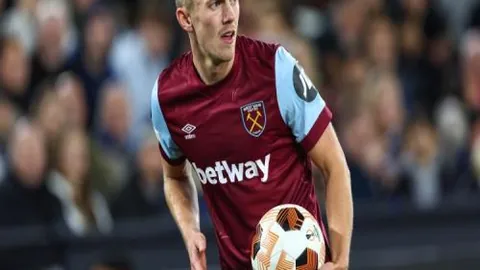 匠心独运丨曼迷以万计魔方复原胡桑诺夫肖像